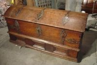 Ideas To Decorate Your House With Vintage Chests And Trunks 09