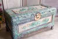 Ideas To Decorate Your House With Vintage Chests And Trunks 19