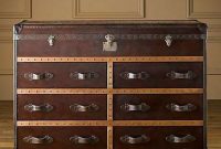 Ideas To Decorate Your House With Vintage Chests And Trunks 43