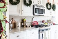 Awesome Christmas Kitchen Decor Ideas 40