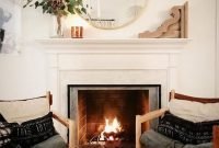 Comfy Winter Living Room Ideas With Fireplace 33
