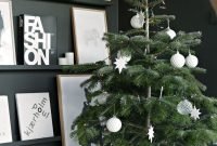 Creative Scandinavian Christmas Tree Decor Ideas 11