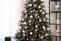 Creative Scandinavian Christmas Tree Decor Ideas 14