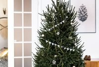 Creative Scandinavian Christmas Tree Decor Ideas 16