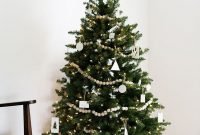 Creative Scandinavian Christmas Tree Decor Ideas 35