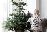 Creative Scandinavian Christmas Tree Decor Ideas 42