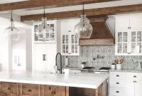 Cute Farmhouse Kitchen Remodel Ideas 14