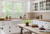 Cute Farmhouse Kitchen Remodel Ideas 43