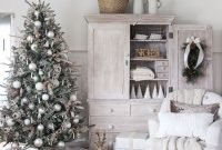 Gorgeous Christmas Apartment Decor Ideas 15