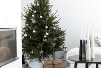 Gorgeous Christmas Apartment Decor Ideas 35
