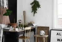 Gorgeous Christmas Apartment Decor Ideas 38