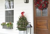 Inspiring Farmhouse Christmas Porch Decoration Ideas 01