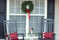Inspiring Farmhouse Christmas Porch Decoration Ideas 04