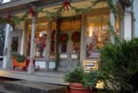 Inspiring Farmhouse Christmas Porch Decoration Ideas 14