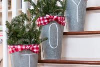 Inspiring Farmhouse Christmas Porch Decoration Ideas 15