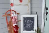 Inspiring Farmhouse Christmas Porch Decoration Ideas 21