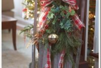Inspiring Farmhouse Christmas Porch Decoration Ideas 23