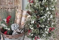 Inspiring Farmhouse Christmas Porch Decoration Ideas 25