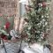 Inspiring Farmhouse Christmas Porch Decoration Ideas 25