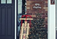Inspiring Farmhouse Christmas Porch Decoration Ideas 31