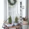 Inspiring Farmhouse Christmas Porch Decoration Ideas 33