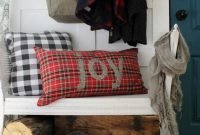 Inspiring Farmhouse Christmas Porch Decoration Ideas 47