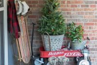 Inspiring Farmhouse Christmas Porch Decoration Ideas 49