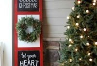 Inspiring Farmhouse Christmas Porch Decoration Ideas 51