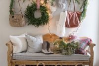 Lovely Red And Green Christmas Home Decor Ideas 07