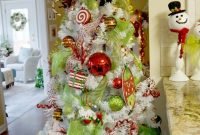 Lovely Red And Green Christmas Home Decor Ideas 22