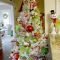 Lovely Red And Green Christmas Home Decor Ideas 22