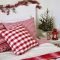 Lovely Red And Green Christmas Home Decor Ideas 27