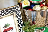 Lovely Red And Green Christmas Home Decor Ideas 29