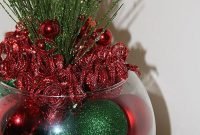Lovely Red And Green Christmas Home Decor Ideas 43