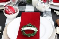 Lovely Red And Green Christmas Home Decor Ideas 44