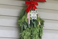 Lovely Red And Green Christmas Home Decor Ideas 57