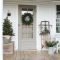 Perfect Christmas Front Porch Decor Ideas 08