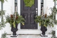 Perfect Christmas Front Porch Decor Ideas 12