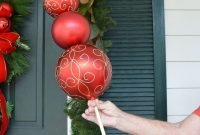 Perfect Christmas Front Porch Decor Ideas 28