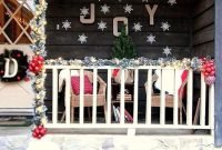 Perfect Christmas Front Porch Decor Ideas 41