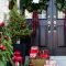 Perfect Christmas Front Porch Decor Ideas 44