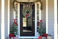 Perfect Christmas Front Porch Decor Ideas 49