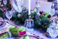 Stunning Christmas Dining Table Decoration Ideas 27