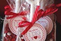Awesome Classroom Party Decor Ideas For Valentines Day 27