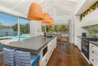 Elegant Beach Coastal Style Kitchen Decor Ideas 43