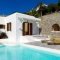Perfect Mediteranean Swimming Pool Design Ideas 14