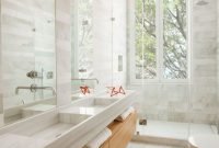 Comfy Farmhouse Wooden Bathroom Design Ideas 18