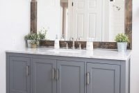 Comfy Farmhouse Wooden Bathroom Design Ideas 37
