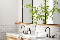 Comfy Farmhouse Wooden Bathroom Design Ideas 55