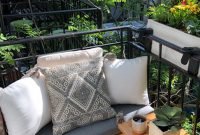 Stunning Small Patio Garden Decorating Ideas 40